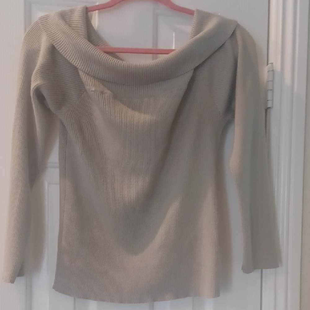 Vero Moda Green Off-the-Shoulder Sweater with Ribbed Knit
